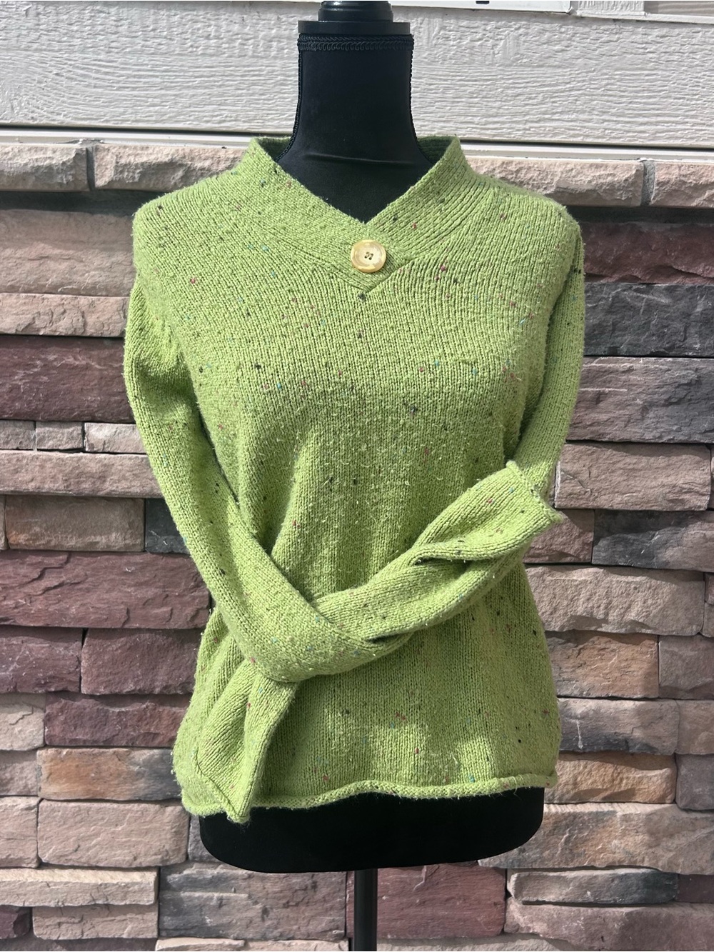 Crazy Horse Liz Claiborne Women's Green Speckled Knit V-Neck Sweater Size M